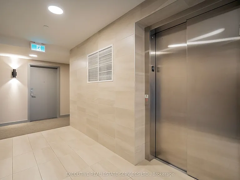 58 Sky Harbour Dr #402 — Photo 11