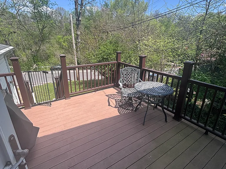 213 E Farmer St — Photo 5