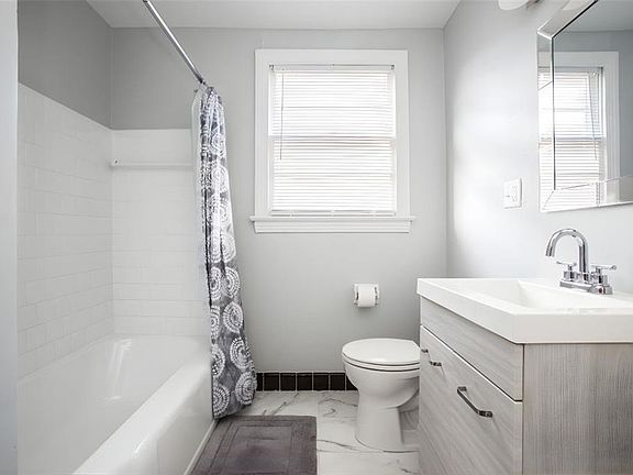 5th image of 4321-23 Touro St
