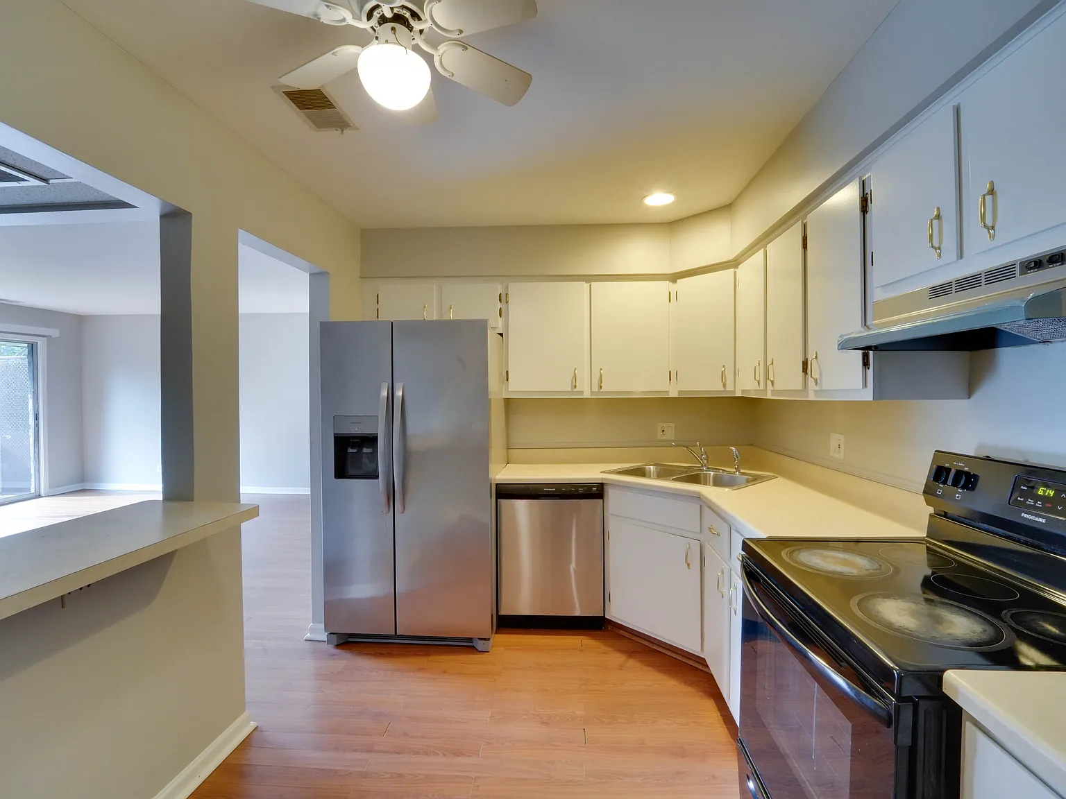 2 bed, 1.5 bath, $1,650 — Photo 3