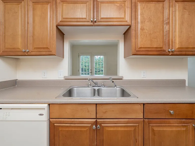 715 Majestic Dr — Photo 11