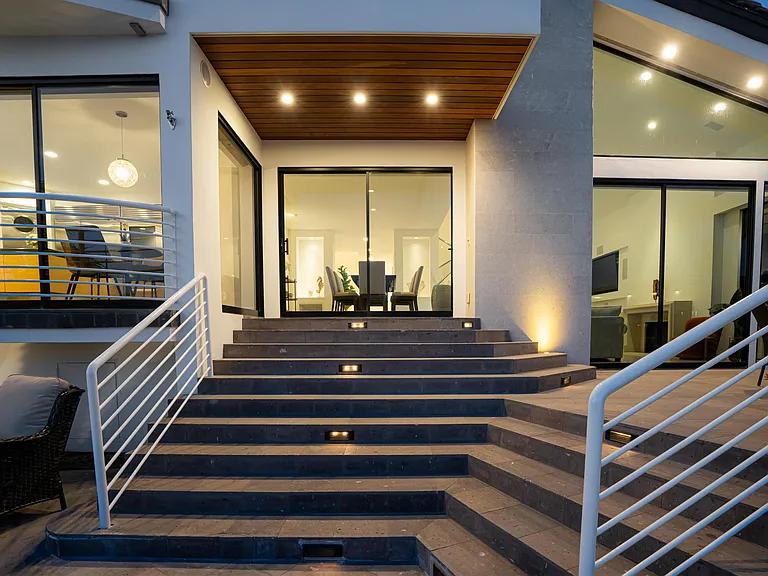 715 Bayside Dr — Photo 2