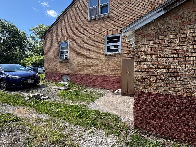 1004 S 25th St — Photo 11