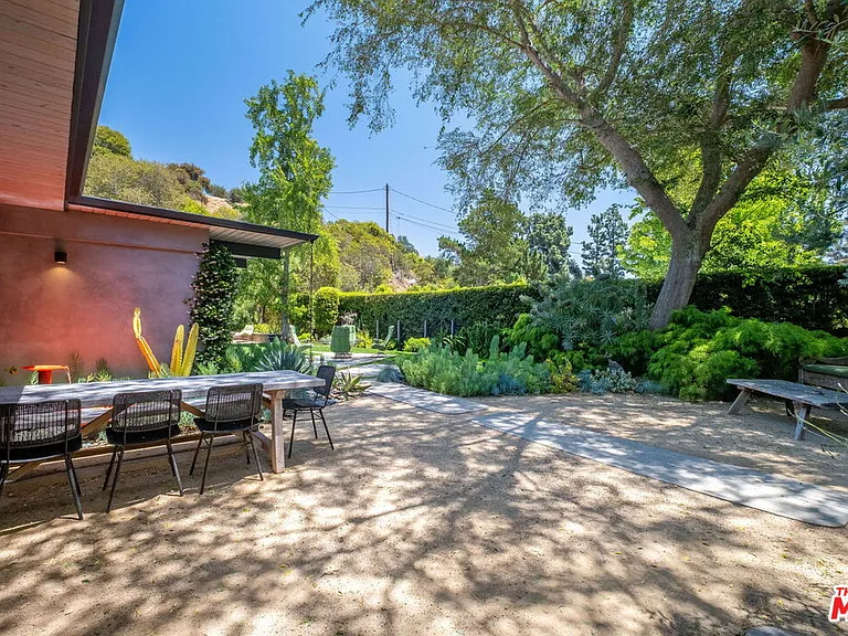 8967 Wonderland Park Ave — Photo 43