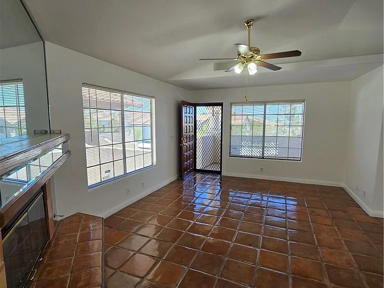 1421 Santa Margarita St #G — Photo 7