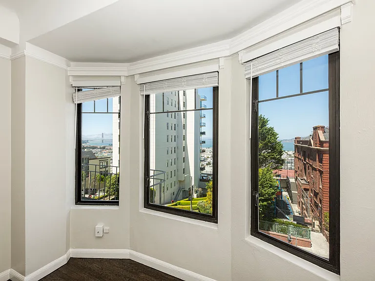 2275 Broadway — Photo 24
