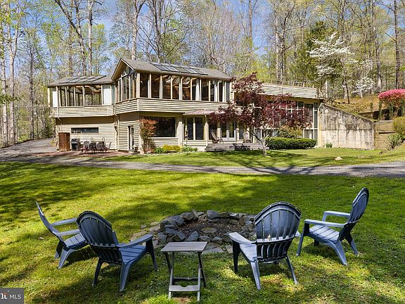 4th image of 6251 Rokeby Ln