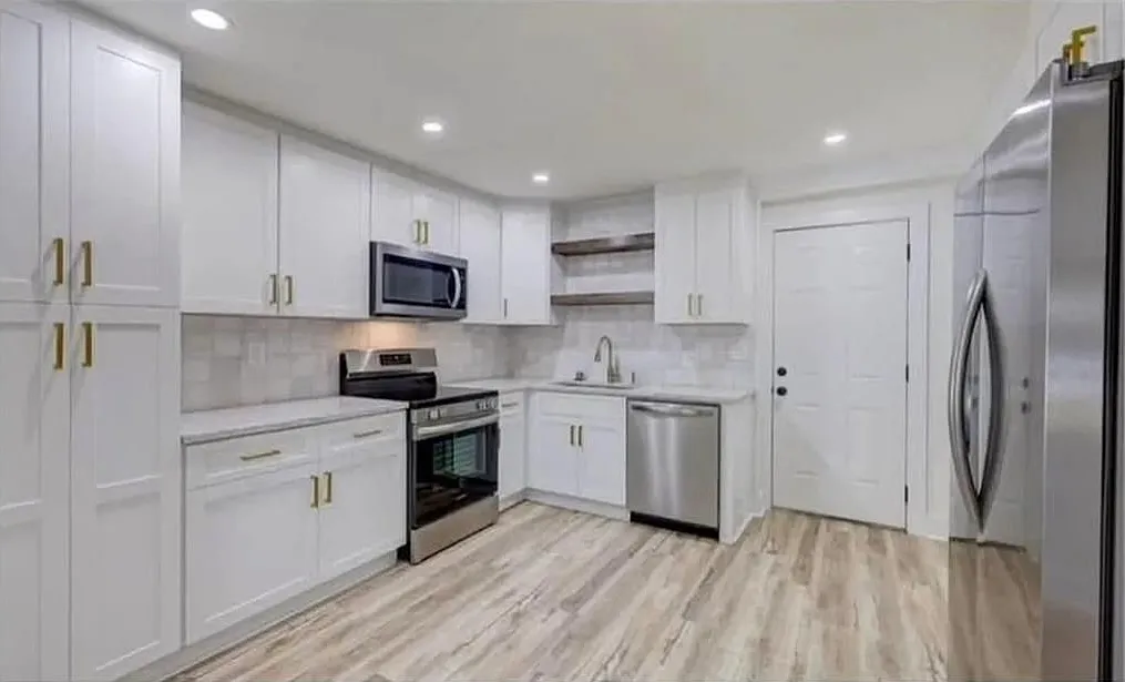 2 bed, 1.0 bath, 1860 sqft, $1,695 — Photo 4
