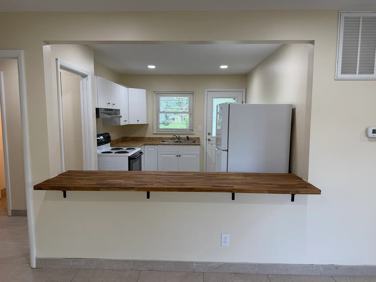 3 bed, 839 sqft, $1,500 — Photo 3
