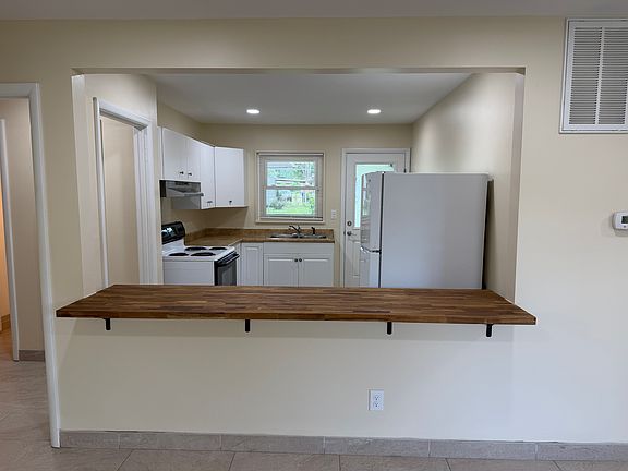 3rd image of 3503 Bluegrass Rd SW
