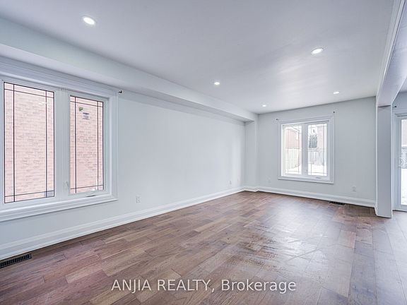 3rd image of 17 Kenborough Ct