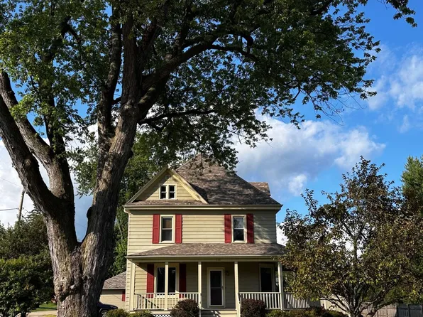 716 W Main St, Warren, IL 61087