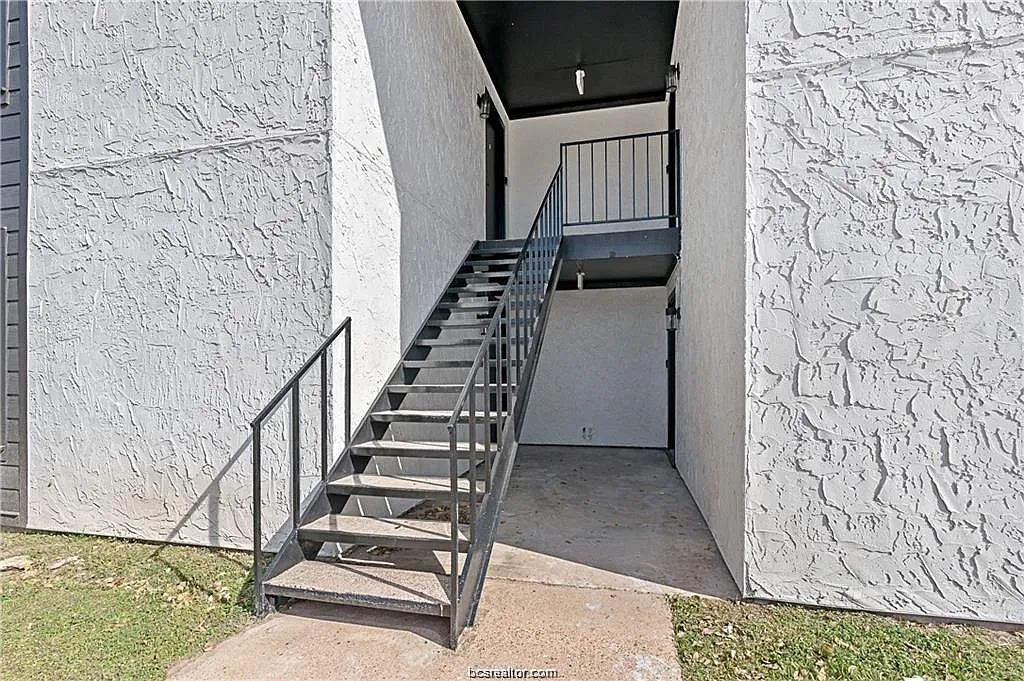 2 bed, 1.5 bath, 798 sqft, $1,200 — Photo 3