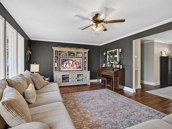 5th image of 804 Maxanna Dr