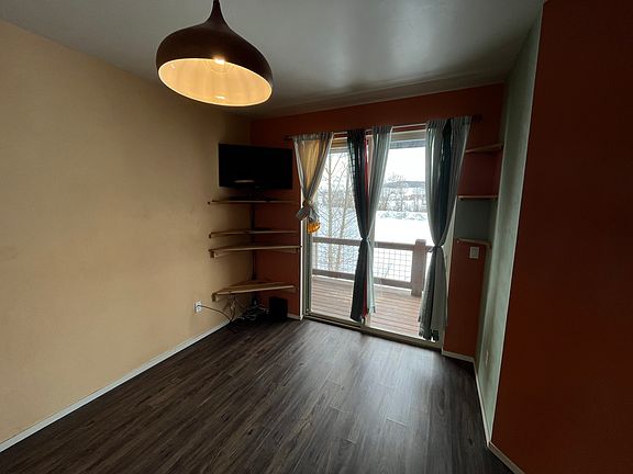 2nd image of 827 Weiss Cir