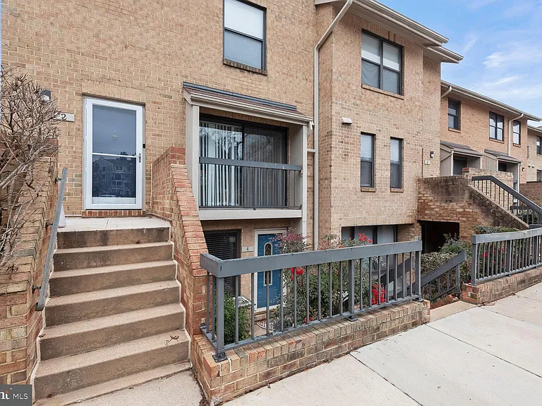 4 Dudley Ct #2 — Photo 6