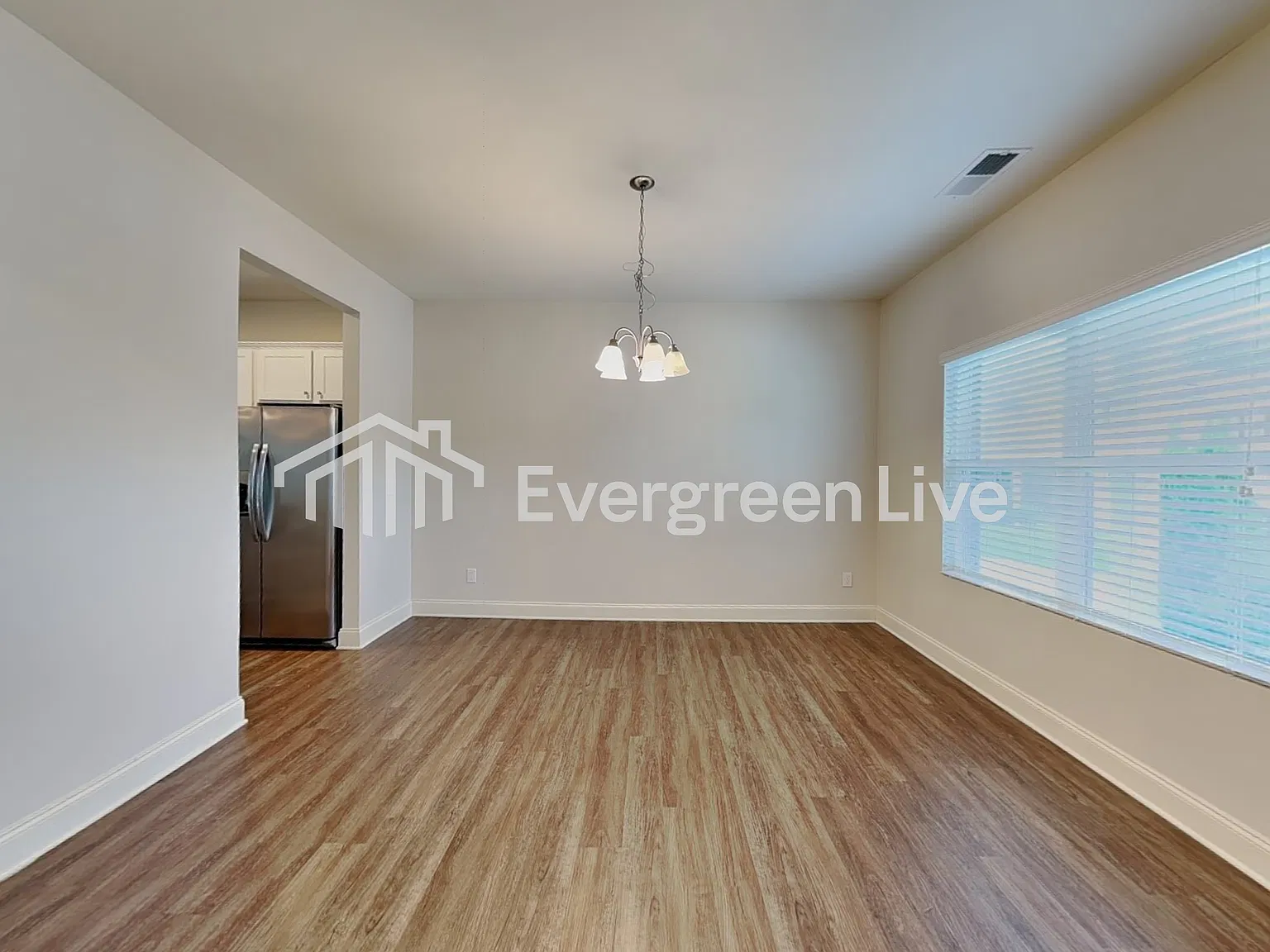 4 bed, 2.5 bath, 2433 sqft, $2,295 — Photo 4