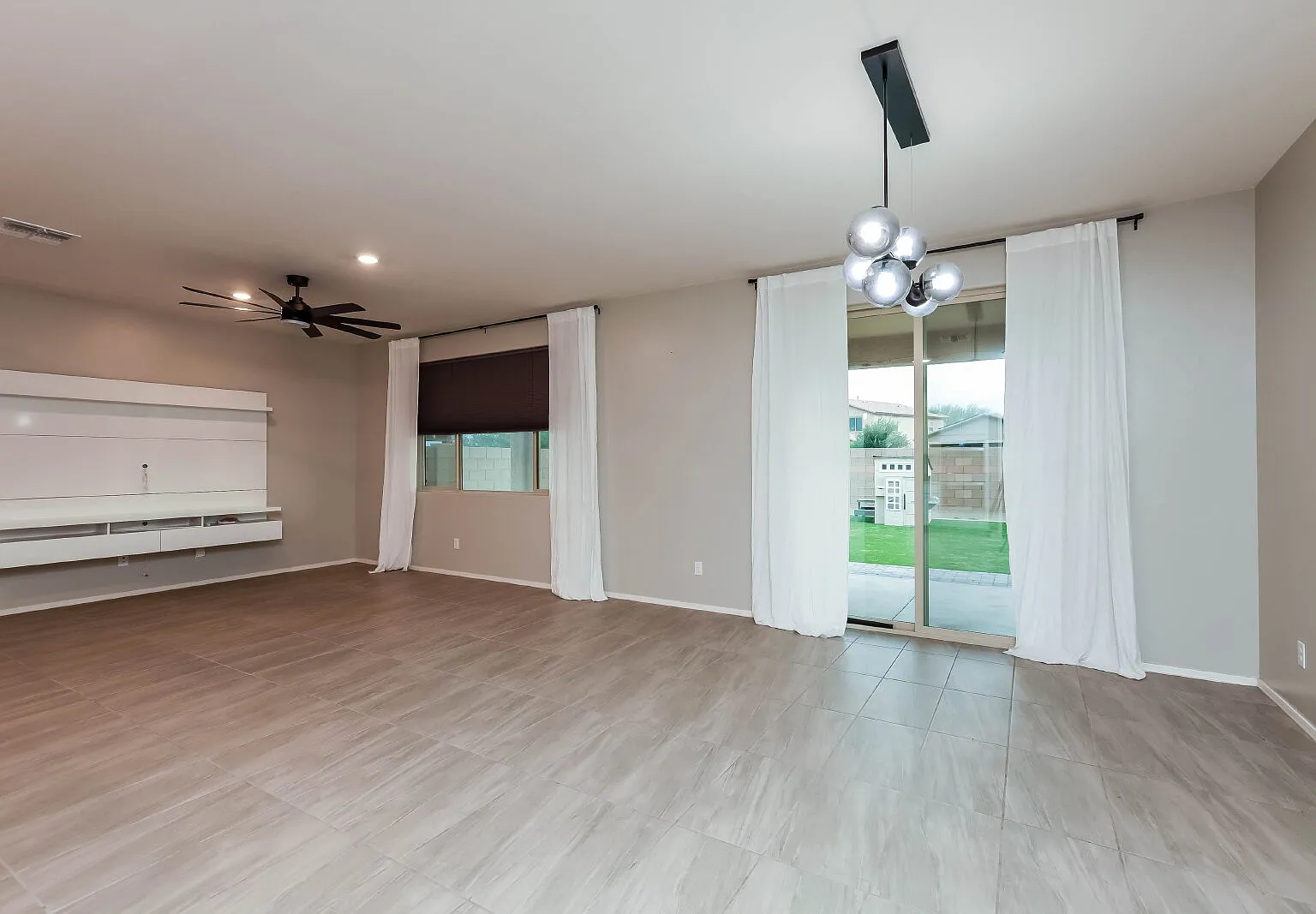 4 bed, 2.5 bath, 2685 sqft, $2,695 — Photo 4