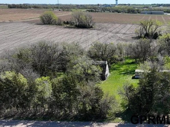518 Country Rd #2250, Crete, NE 68333