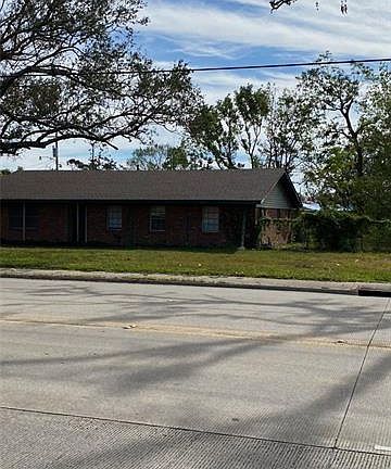 2nd image of 901 W McNeese St