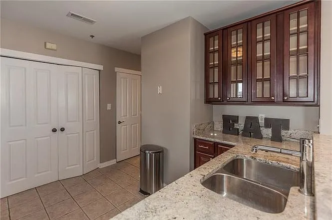 110 E Washington St #601 — Photo 15