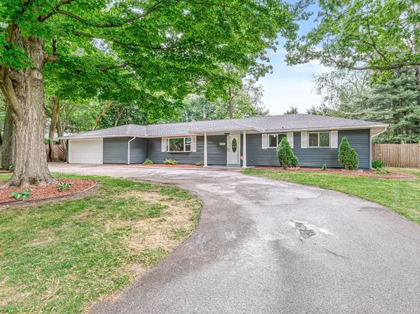 52606 Highland Dr, South Bend, IN 46635