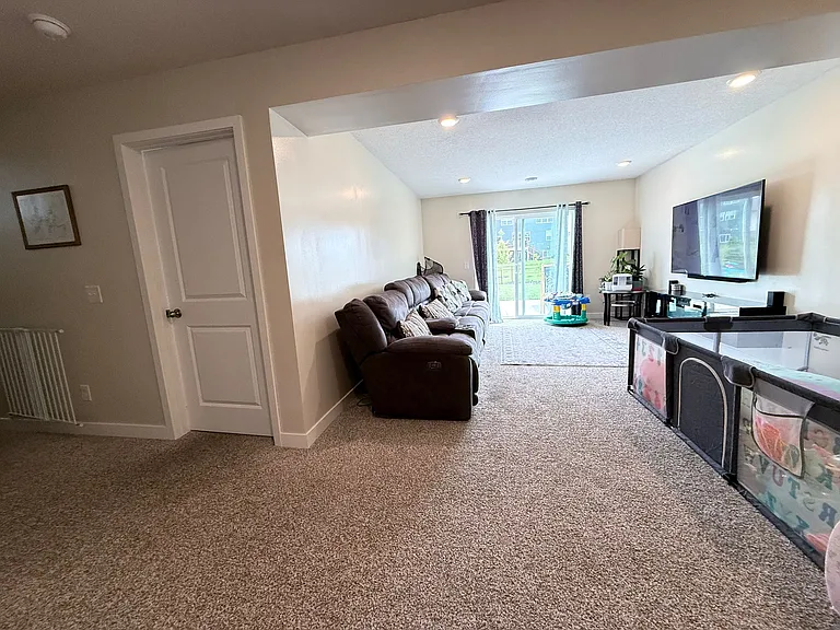 14250 Cheshire Ln N — Photo 34