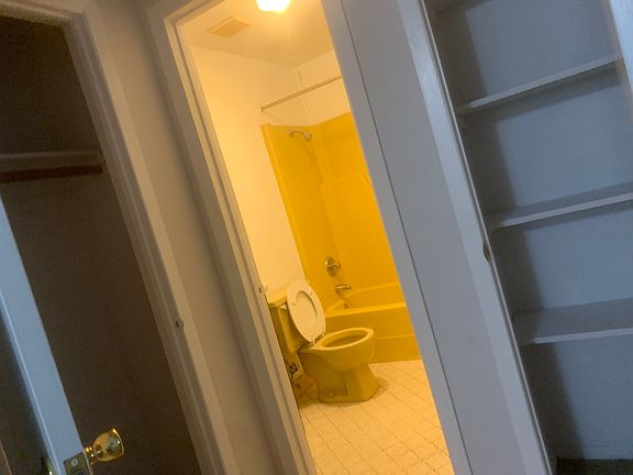 4th image of 20 Parkcenter Dr #D