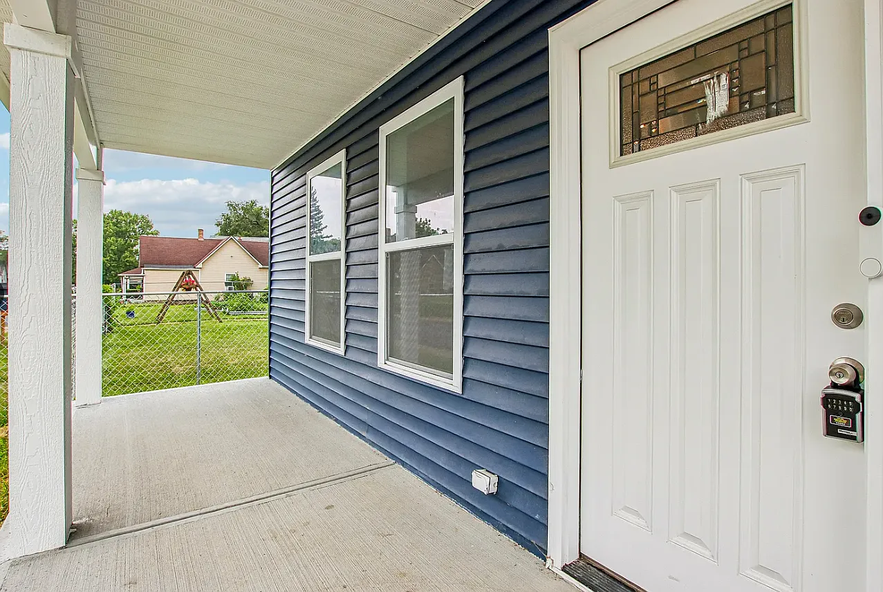 4 bed, 2040 sqft, $2,100 — Photo 2