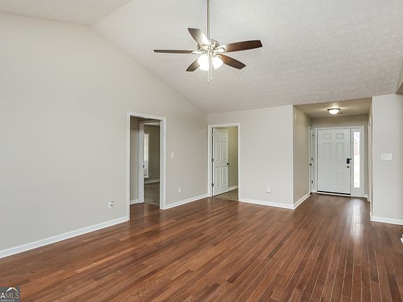 3rd image of 430 Paris Dr