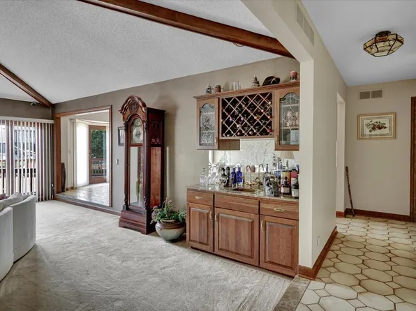 49644 Nautical Dr, Chesterfield, MI 48047