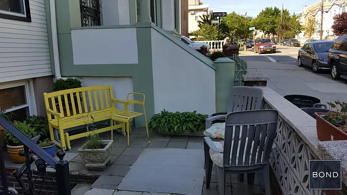 Rented by Bond New York | media 38