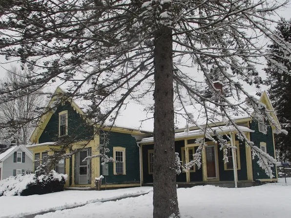 33 Memorial St, Templeton, MA 01468