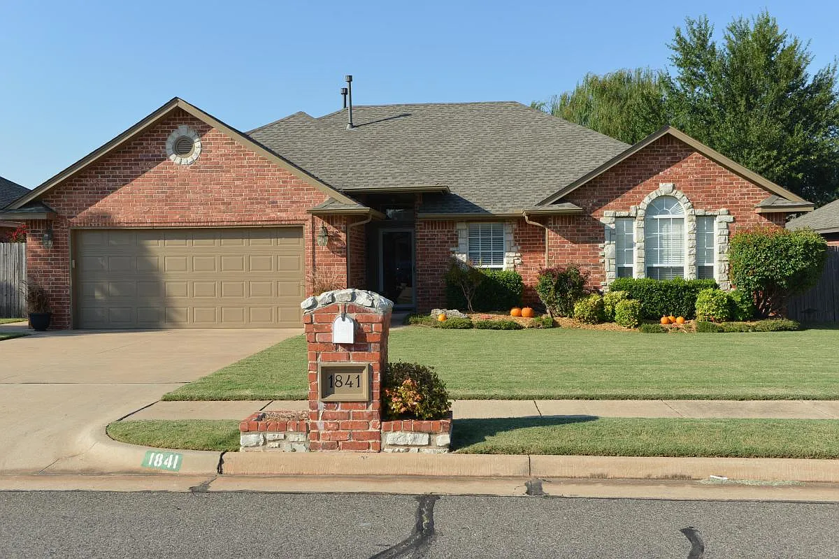 4 bed, 1662 sqft, $1,895 — Photo 1