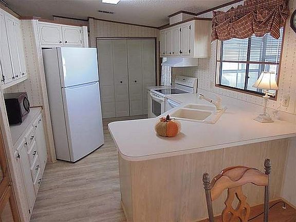 2nd image of 2276 La Flor Ln