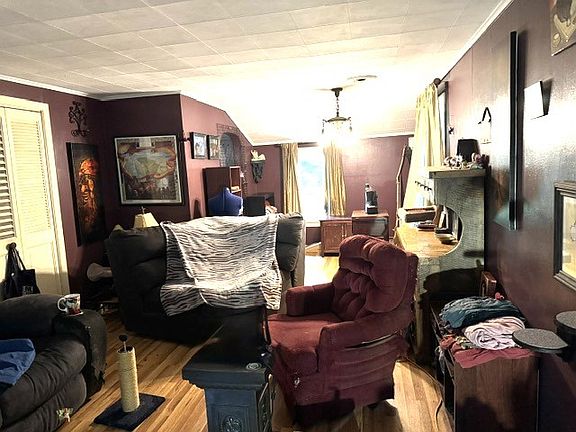 3rd image of 131 Bank St