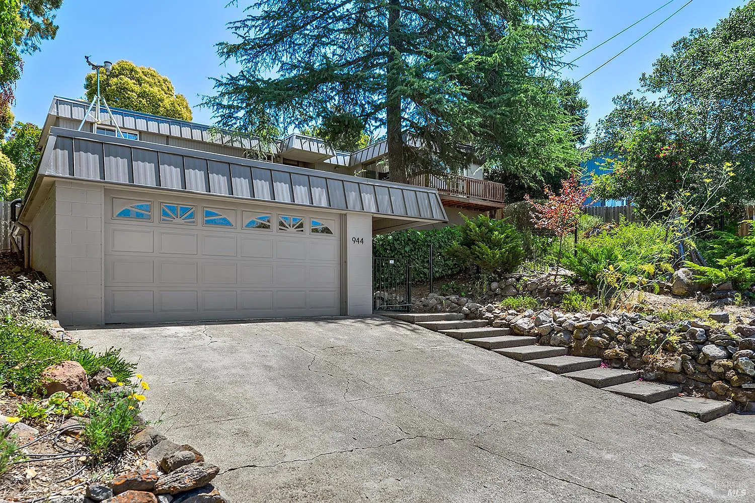 944 Summerfield Road - Photo 2