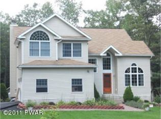 112 Chestnut Hill Rd, Shohola, PA 18458