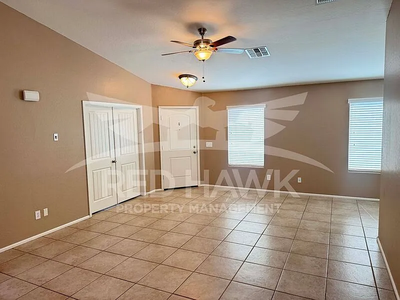 3 bed, 2.0 bath, 1464 sqft, $1,750 — Photo 2