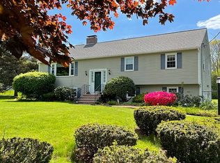 2 Dorset Cir, Andover, MA 01810