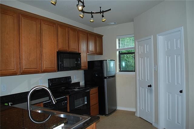 1st image of 904 Glenn Crossett St
