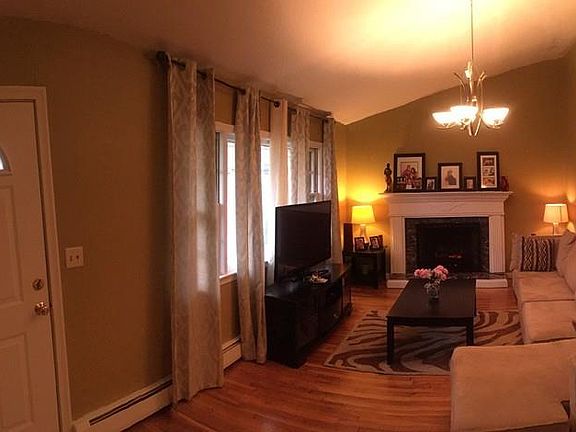 4th image of 96 Alandale Ave