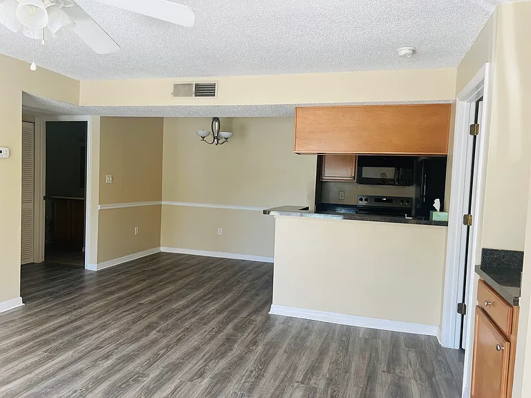 314 Lake Parsons Grn #201 — Photo 24