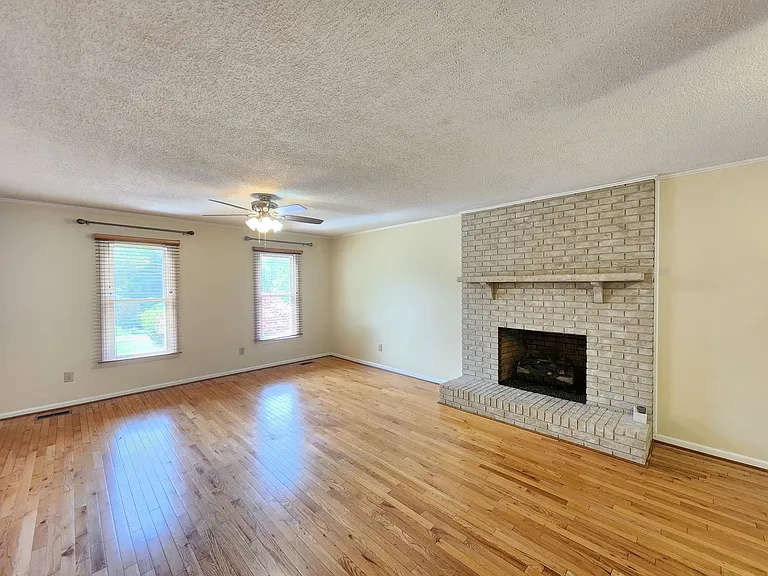 590 Deep Woods Dr — Photo 9