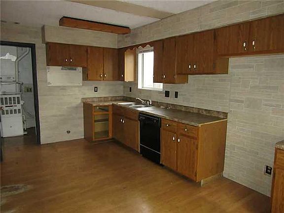 3rd image of 324 Mary Ave