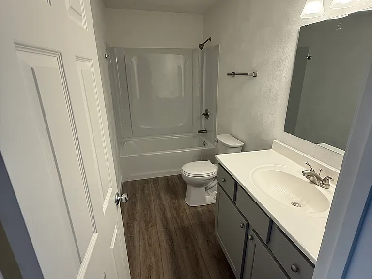 Full bath between primary bedroom and bedrooms 2 & 3.