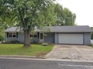 1510 Hillside Ln, Watertown, WI 53098