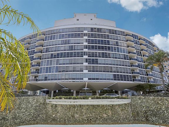 4th image of 900 Bay Dr APT 711