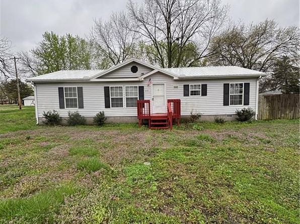 217 E 6th St, Erie, KS 66733
