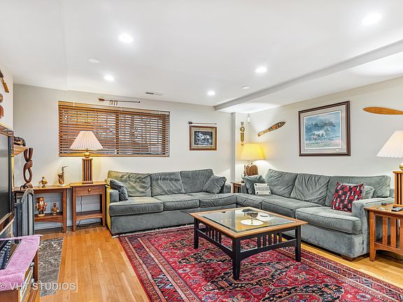 3rd image of 857 N La Salle Dr #G